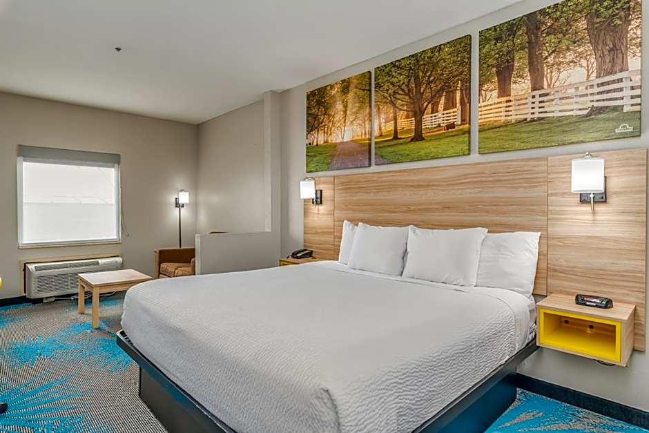 Days Inn & Suites by Wyndham Prattville-Montgomery