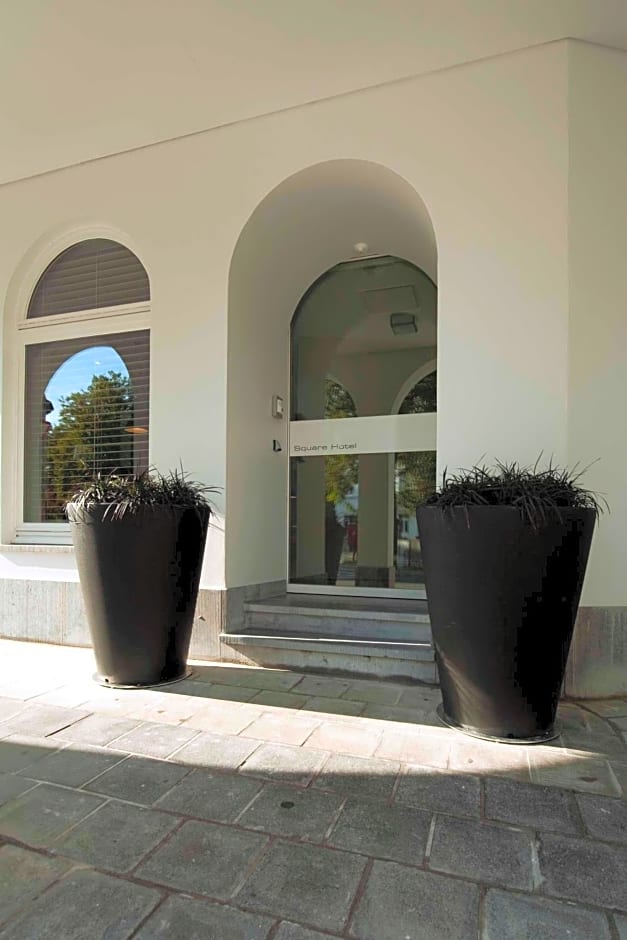 Square Hotel