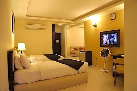 Royal Desert Palm Hotel