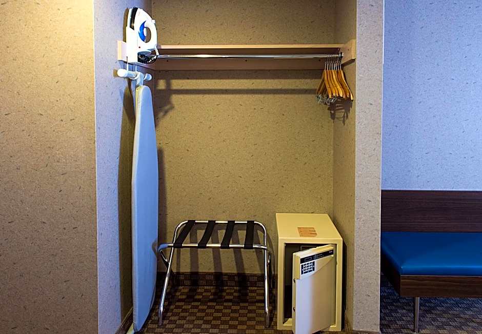 Howard Johnson Hotel by Wyndham by the Falls Niagara Falls