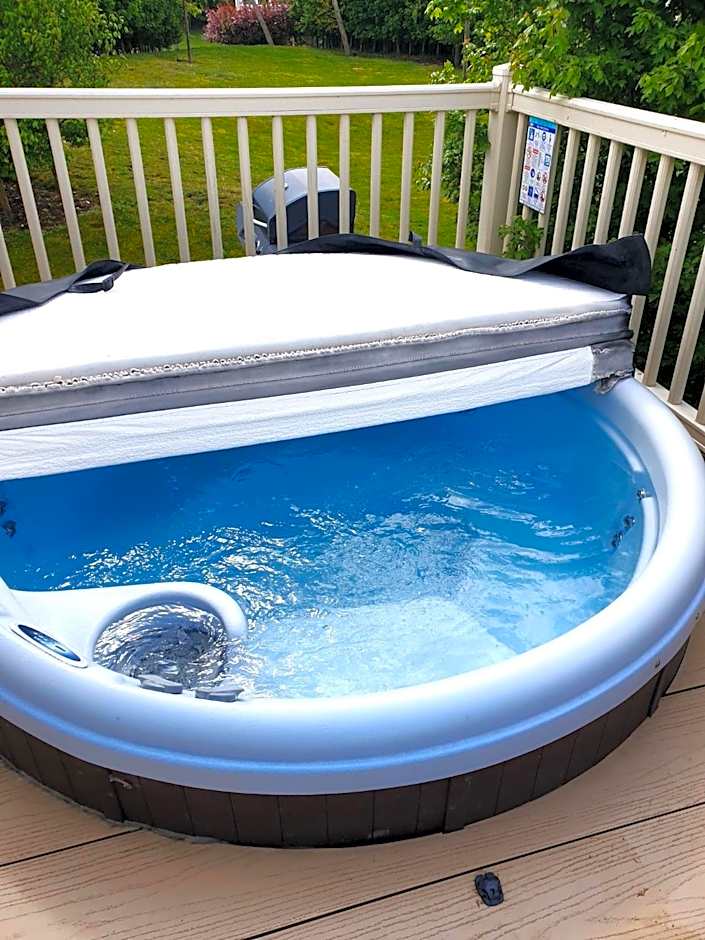 16 anglers acre luxury hot tub break tattershall lakes