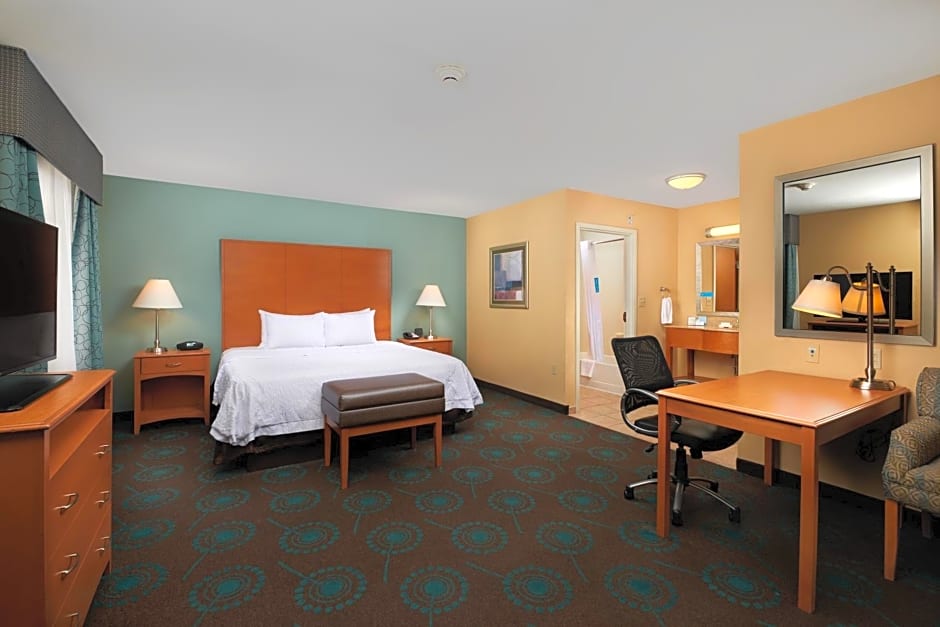 Hampton Inn & Suites Canton