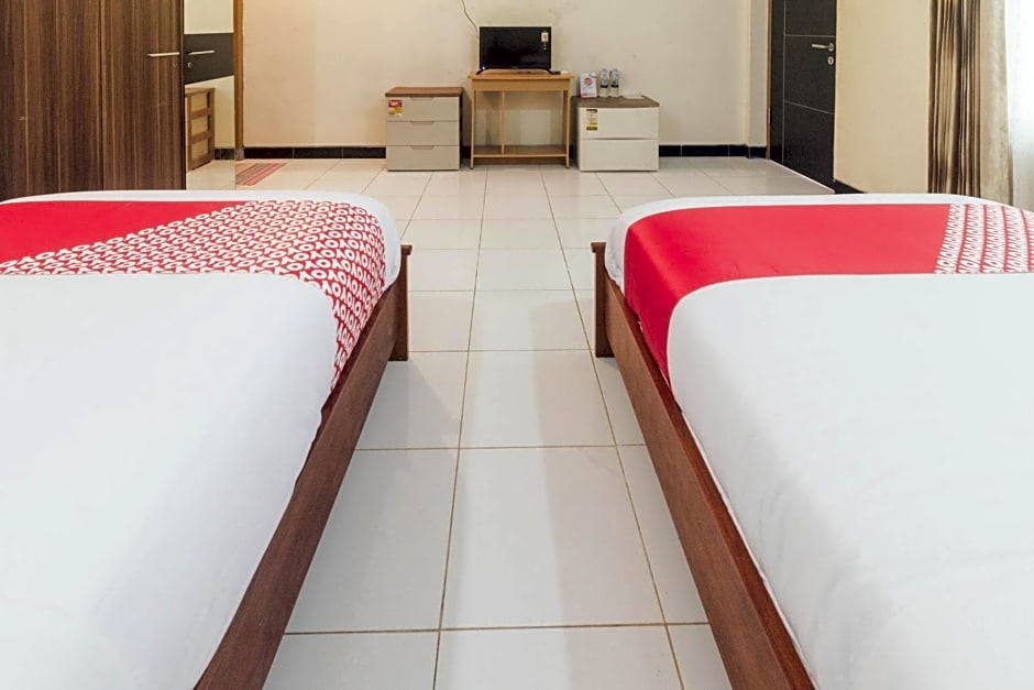 OYO 1688 Collin Beach Hotel