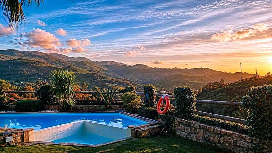 Casa Favo de Mel - Jacuzzi & Piscina - Refúgio na Montanha