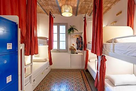 Bed in 6-Bed Mixed Dormitory Room