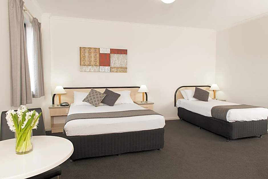 Adelaide Riviera Hotel