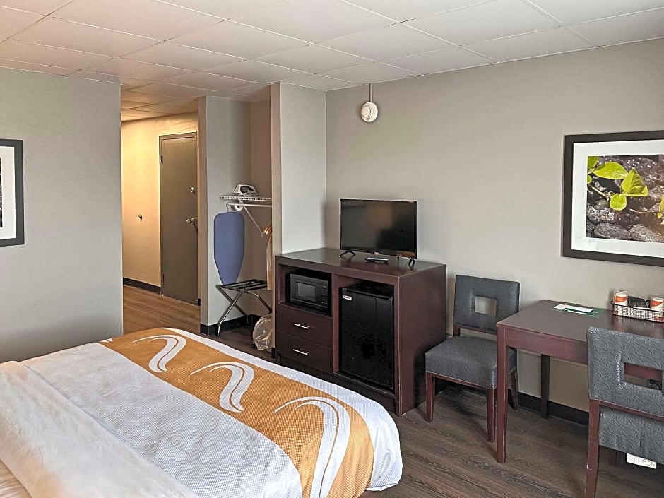 Photo 1 of 3 of 1 King Bed, Accessible, Nonsmoking