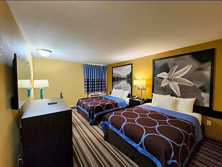 Super 8 by Wyndham Pine Bluff