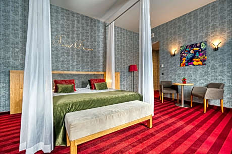 King Suite with Spa Bath