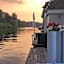 Houseboat Amsterdam