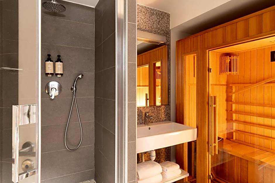 Midnight Hotel Paris