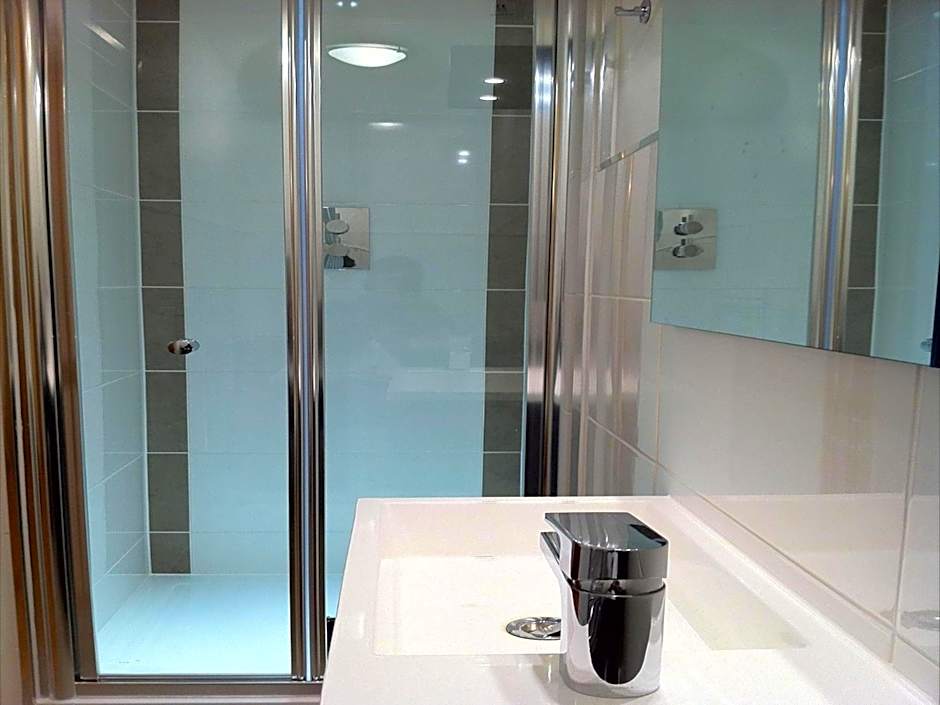 Lyall Apartment Hotel