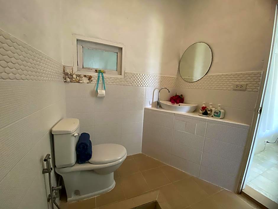 Hua Plee Lazy Beach Hotel