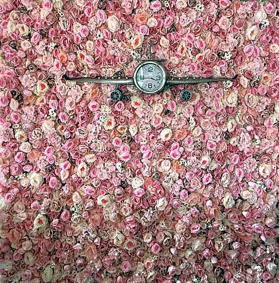 New 2025-Ocean Sands Beach Boutique Inn-Sauna and Salt-Mineral Pool -Free Beach Bikes and Famous Beach-Nightly Popcorn-Bathrobes and Sunscreen in all rooms-Ultra Sparkling-Free Laundry-4 Grand Presidential Black Beds in all rooms-Savings#252-242-SAND