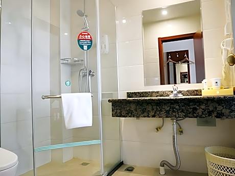 GTI - 1 Bed Guest Room, 1.5M Bed