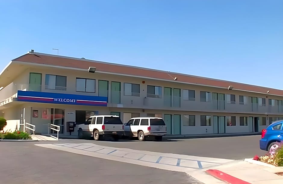 Motel 6-Bakersfield, CA - Airport
