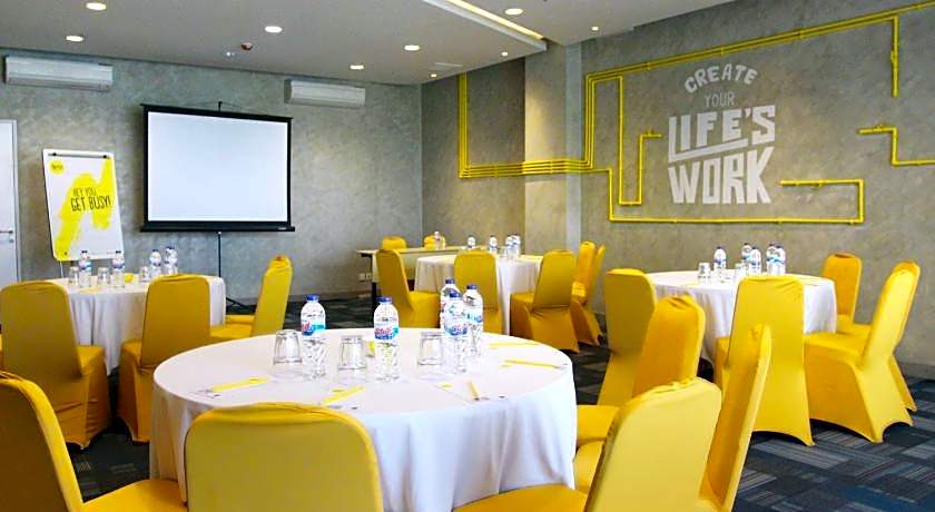 Yello Hotel Jemursari