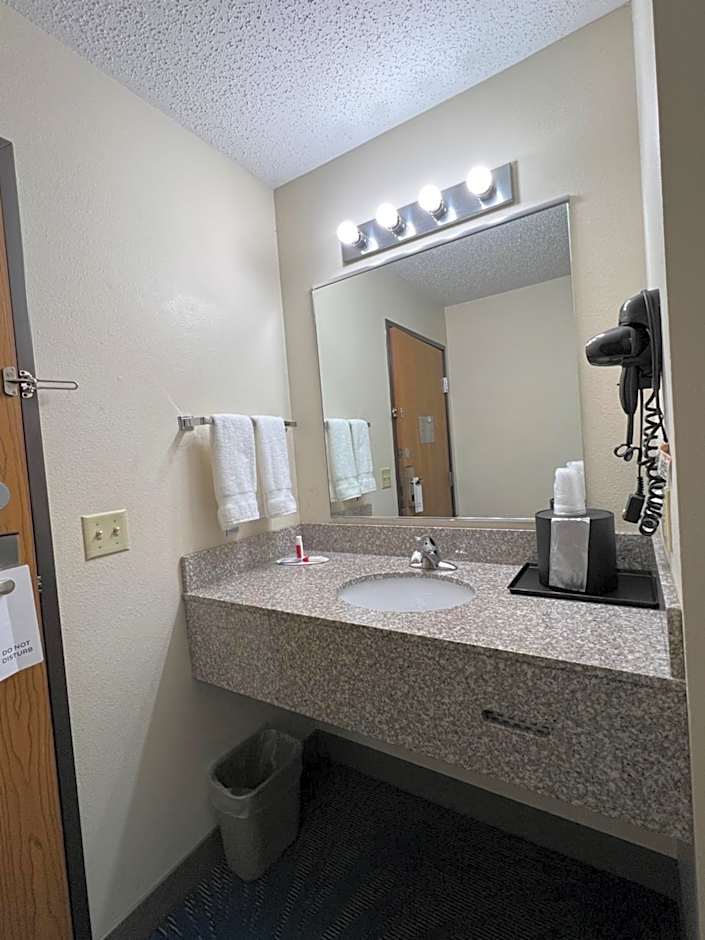 Reston Inn & Suites