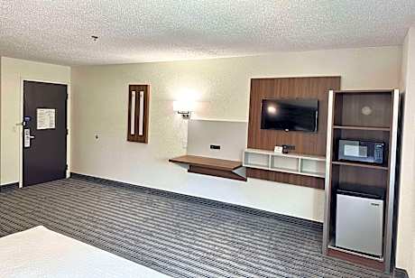 1 Queen Bed Non-Smoking