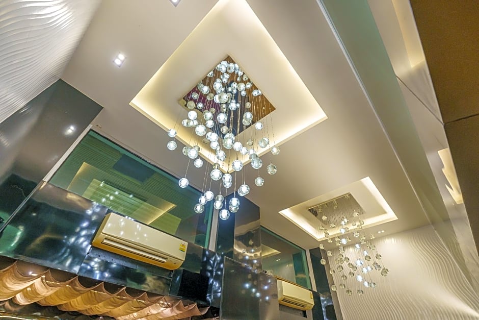 De Lux Bangkok Hotel 