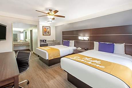 Queen Room with Two Queen Beds - First Floor/Non-Smoking