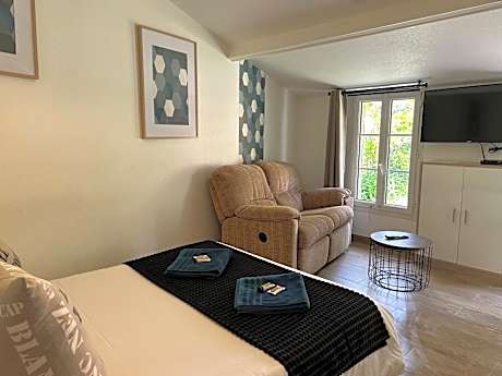 Apartment with Garden View