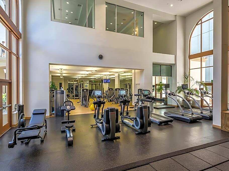 1 Bedroom XL Condo with King bed, Garden View, Parking Included