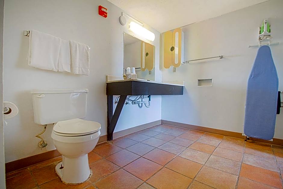 Studio Inn Extended Stay Oklahoma City Airport by OYO