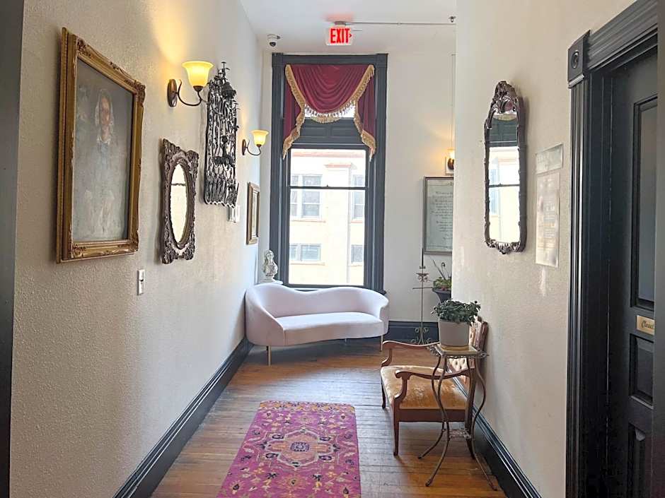 The Oliver Inn