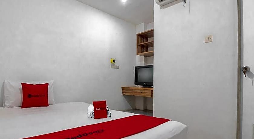 RedDoorz near Gajah Mada Pontianak