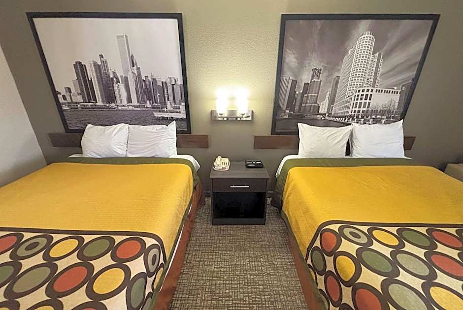 Super 8 by Wyndham Marshall