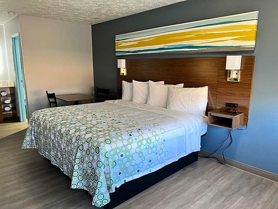 HomeTowne Studios by Red Roof Georgetown, KY