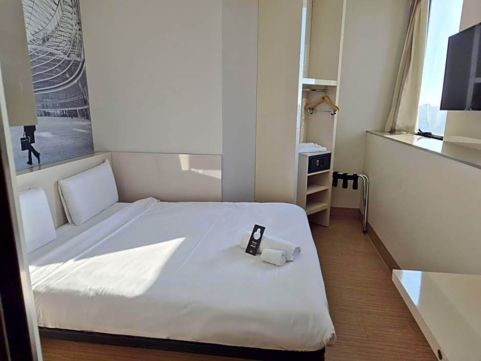 Photo 1 of 5 of Triple Room