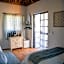 Pure Baja Private Suites-Upscale Property with Infinity Pool and Lush Gardens