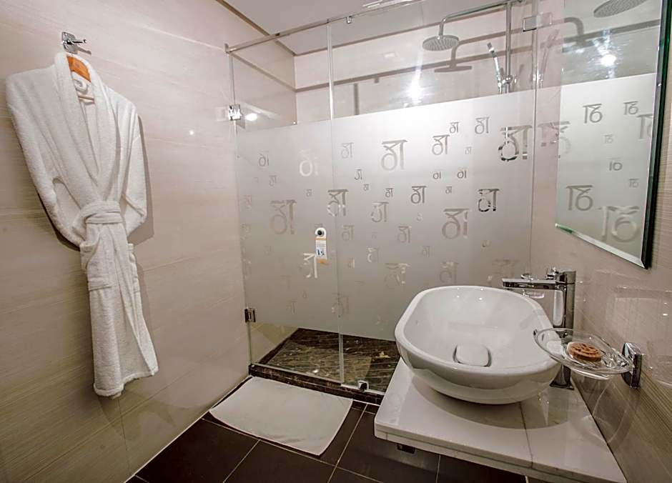 DownTown Hotel By New Art