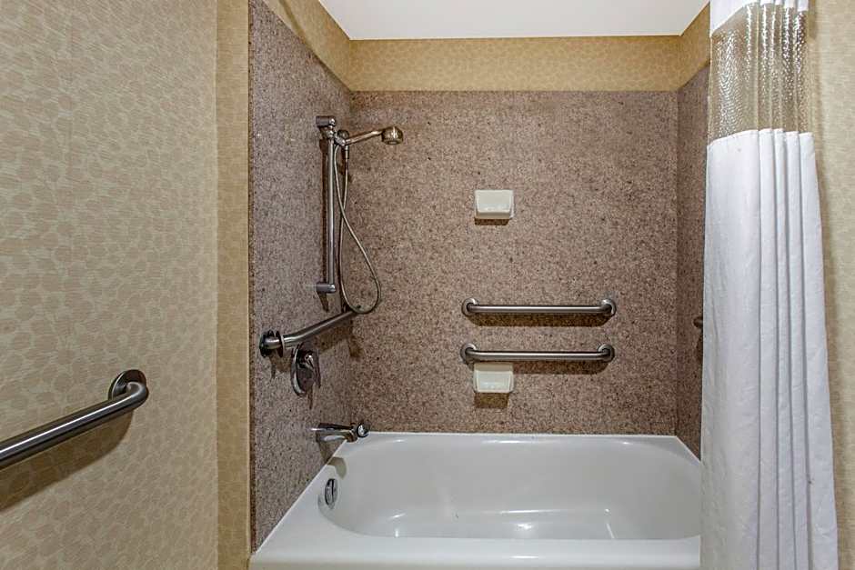 Hawthorn Suites by Wyndham Midwest City Tinker AFB