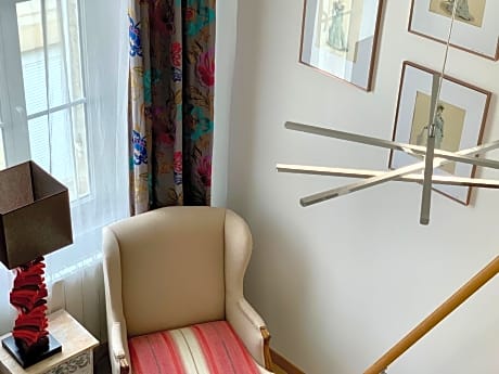 Deluxe Double Room with Shower 3