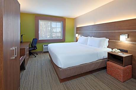 Studio Queen Room with Hearing Accessible Tub - Non-Smoking