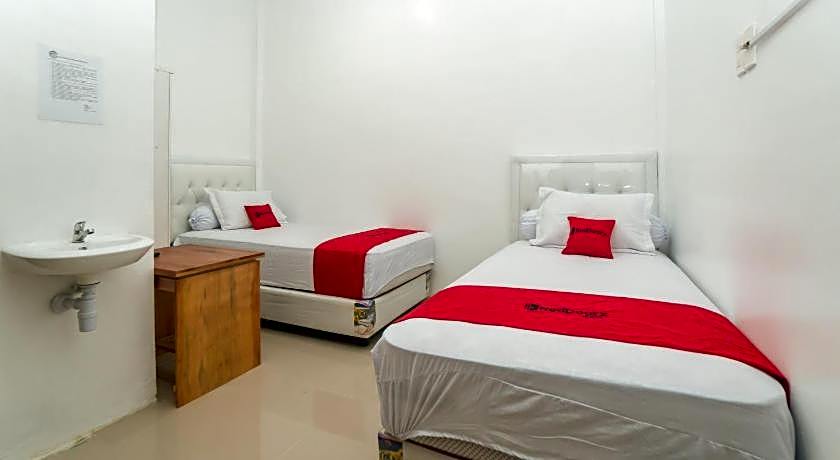 RedDoorz Syariah near Pelabuhan Ulee Lheue Banda Aceh