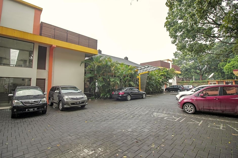 Collection O 295 Grha Ciumbuleuit Guest House