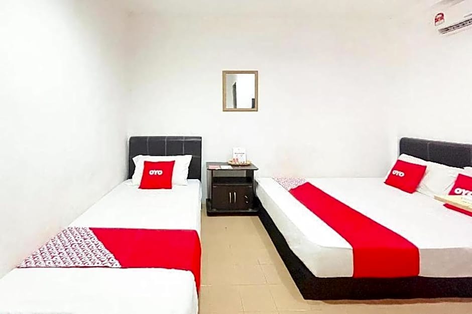OYO 90324 Muar Station Hotel