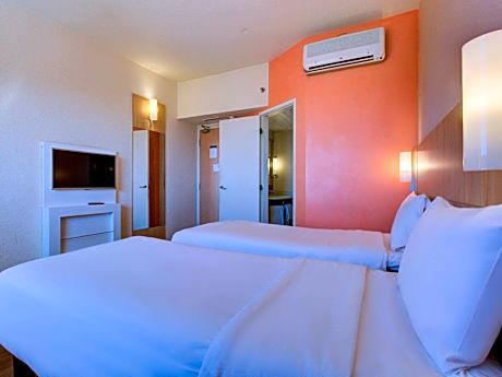 Standard Room with twin beds