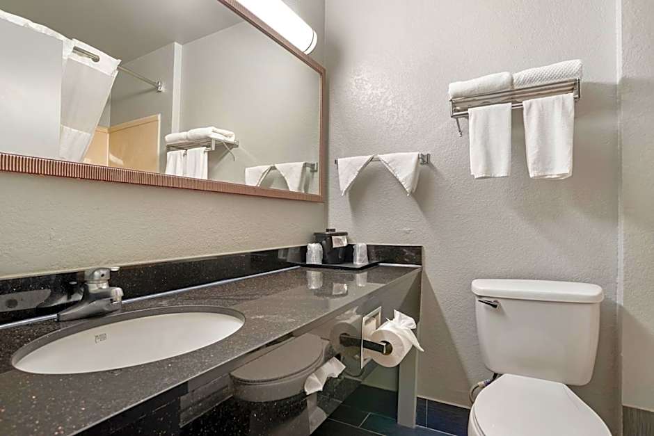 Quality Inn & Suites Birmingham - Highway 280