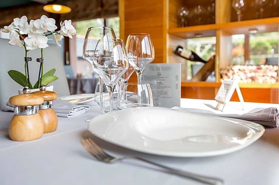 Logis Hotel Restaurant La Tour