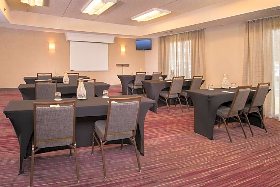 Courtyard by Marriott Dulles Airport Chantilly