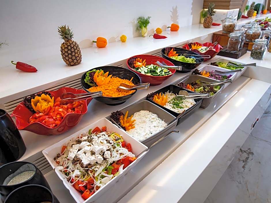 Elmi Beach Hotel & Suites