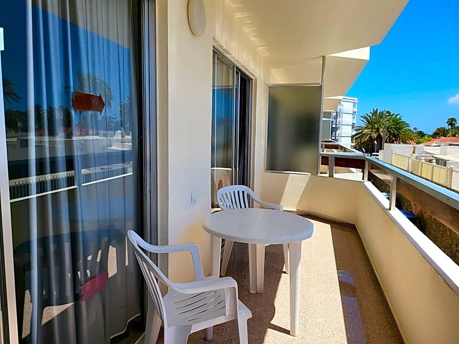 Las Camelias Apartments