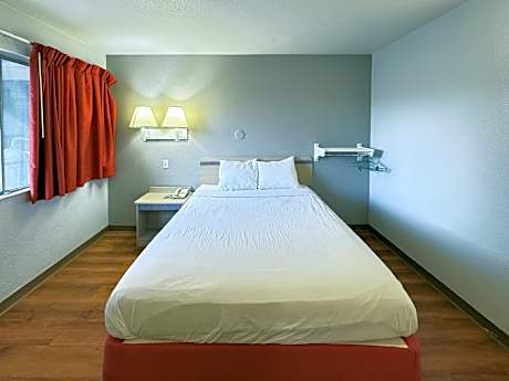 1 Full Bed | Suite, Non-Smoking, Kitchen