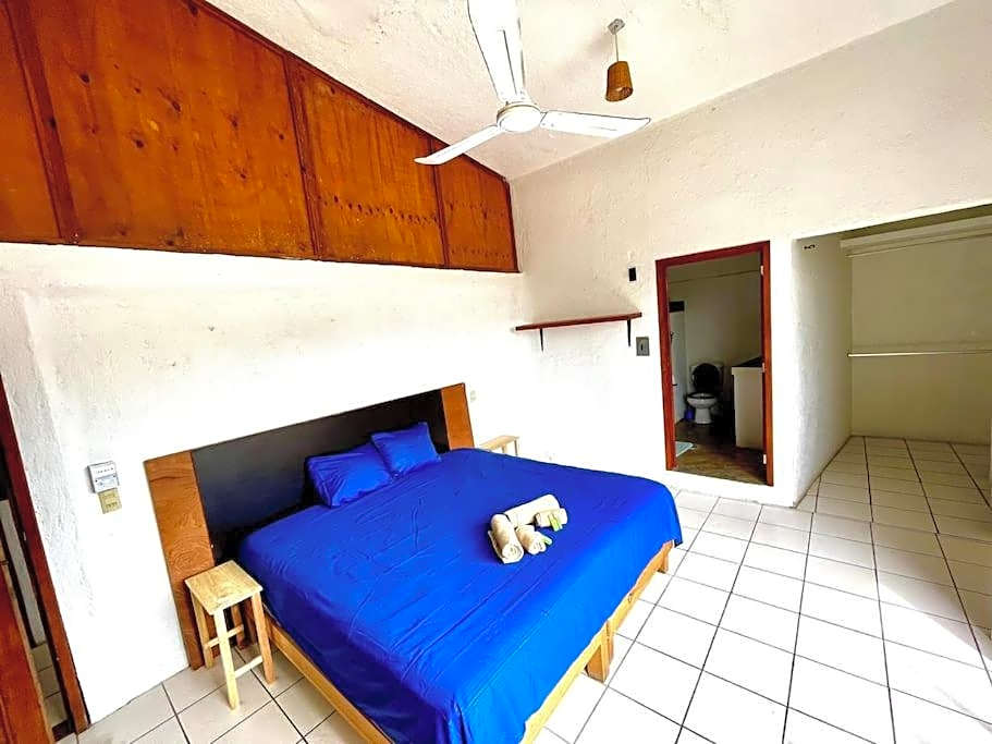 Depa cyrill frente playa Zicatela con AC y alberca