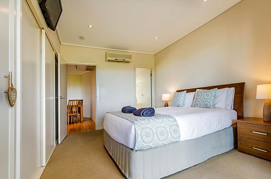 Loka Santi Penthouse 14 - Luxury Beachfront Escape with Sea View, Heated Pool, Steps from Main Beach